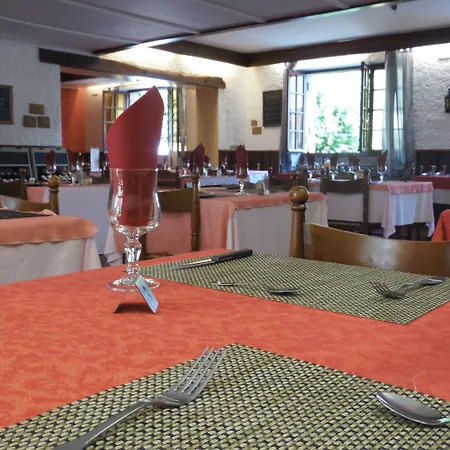 Hotel La Vieille Ferme 2*